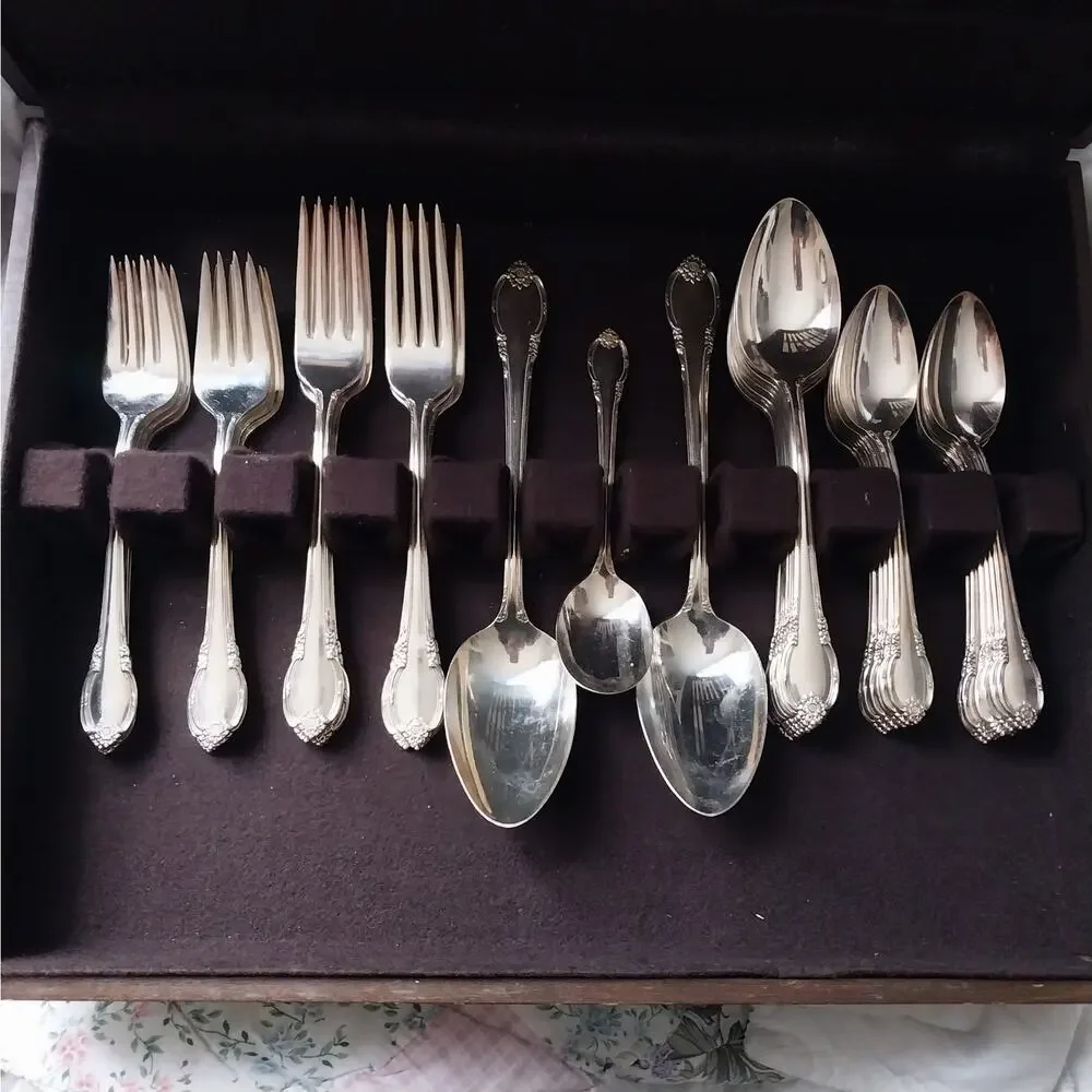 ANTIQUE/VINTAGE 1948 REMEMBRANCE SILVERPLATE FLATWARE! SVC 8+ 3 SERVERS, 51 PCS!